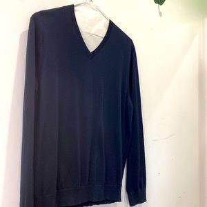Banana Republic light knit navy sweater